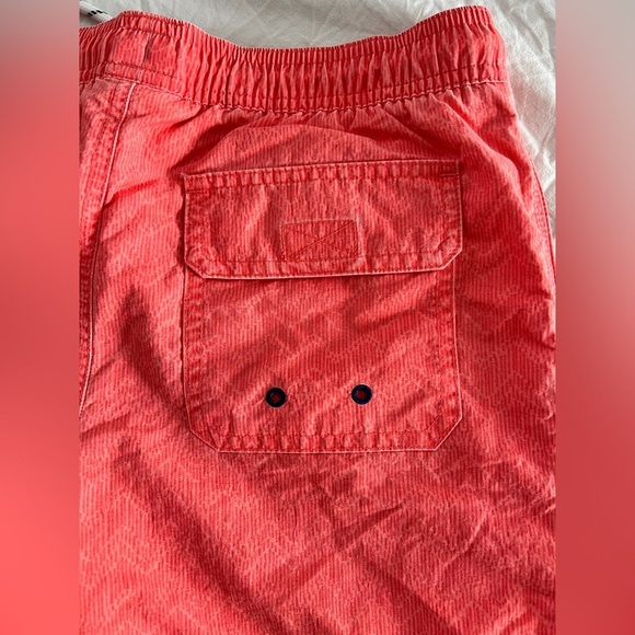 Vineyard Vines - preppy Swim Trunks - Pink- M (12-14) NWT - Picture 4 of 7